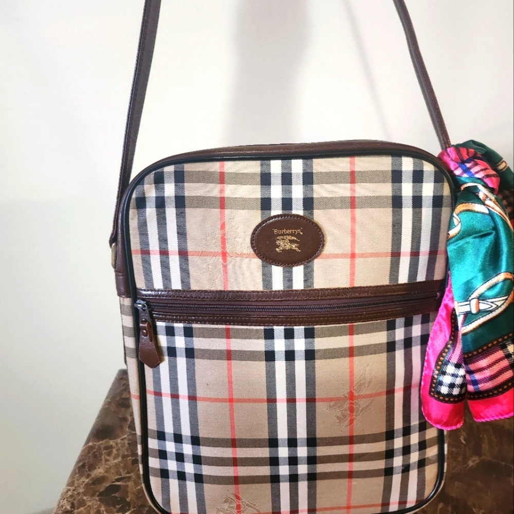 Burberrys' Vintage Canvas Nova Check Shadow Horse Shoulder Bag  51230c GUC